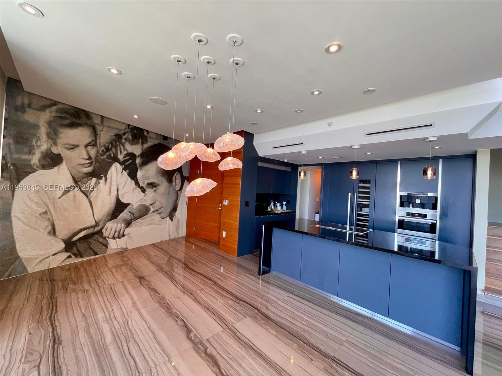 MINT CONDOMINIUM - Residential