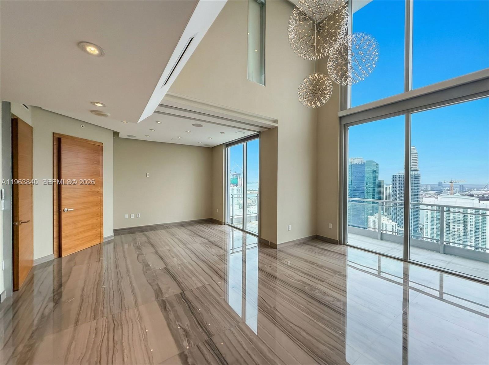 MINT CONDOMINIUM - Residential