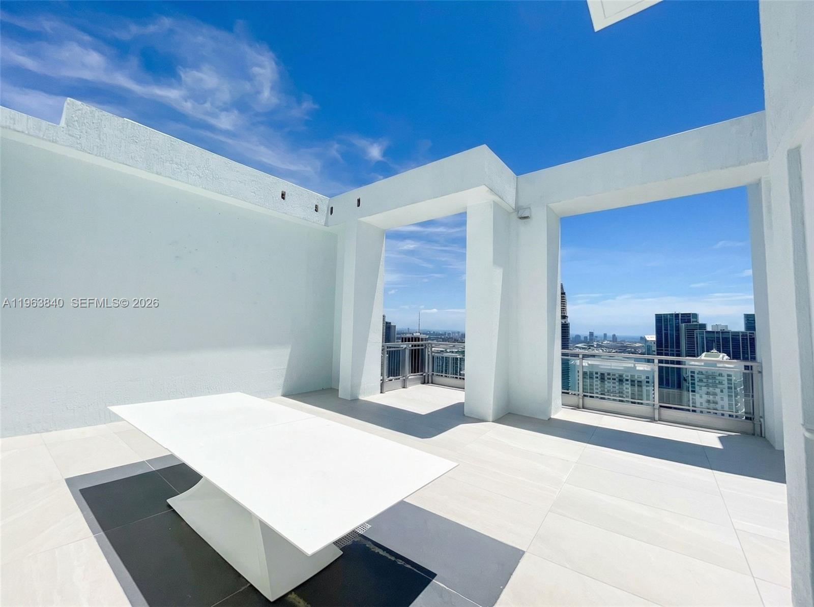 MINT CONDOMINIUM - Residential