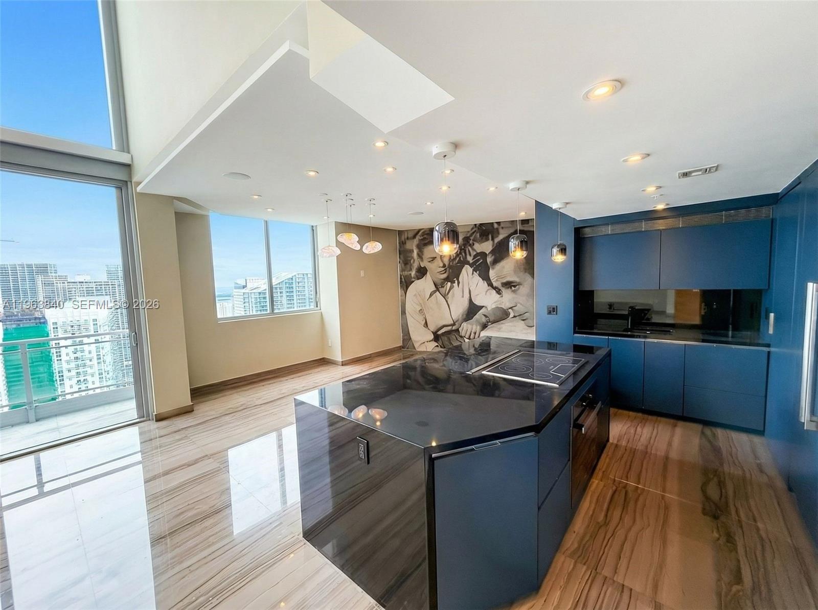 MINT CONDOMINIUM - Residential