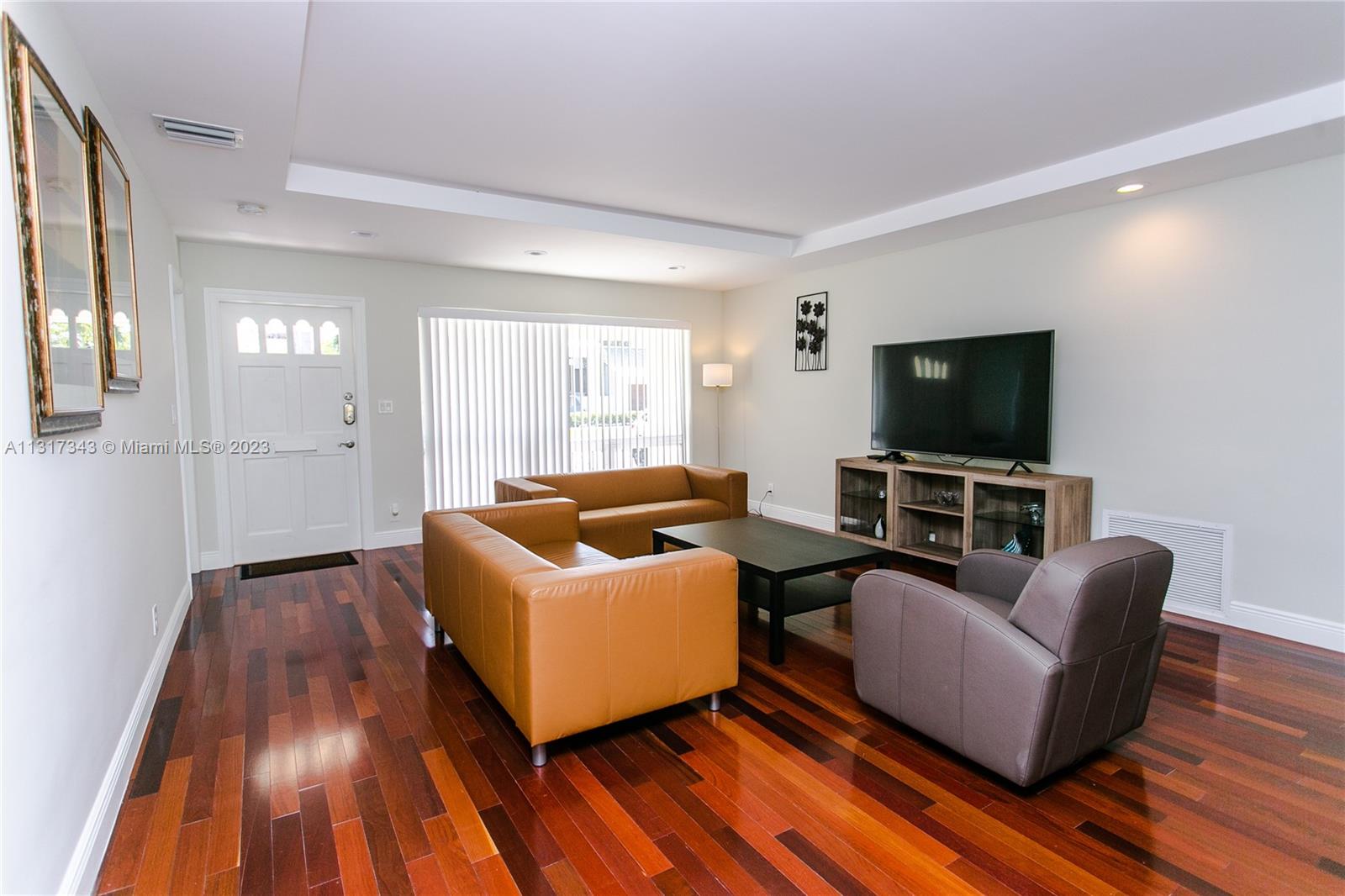 HOLLYWOOD LAKES SECTION - Residential Lease