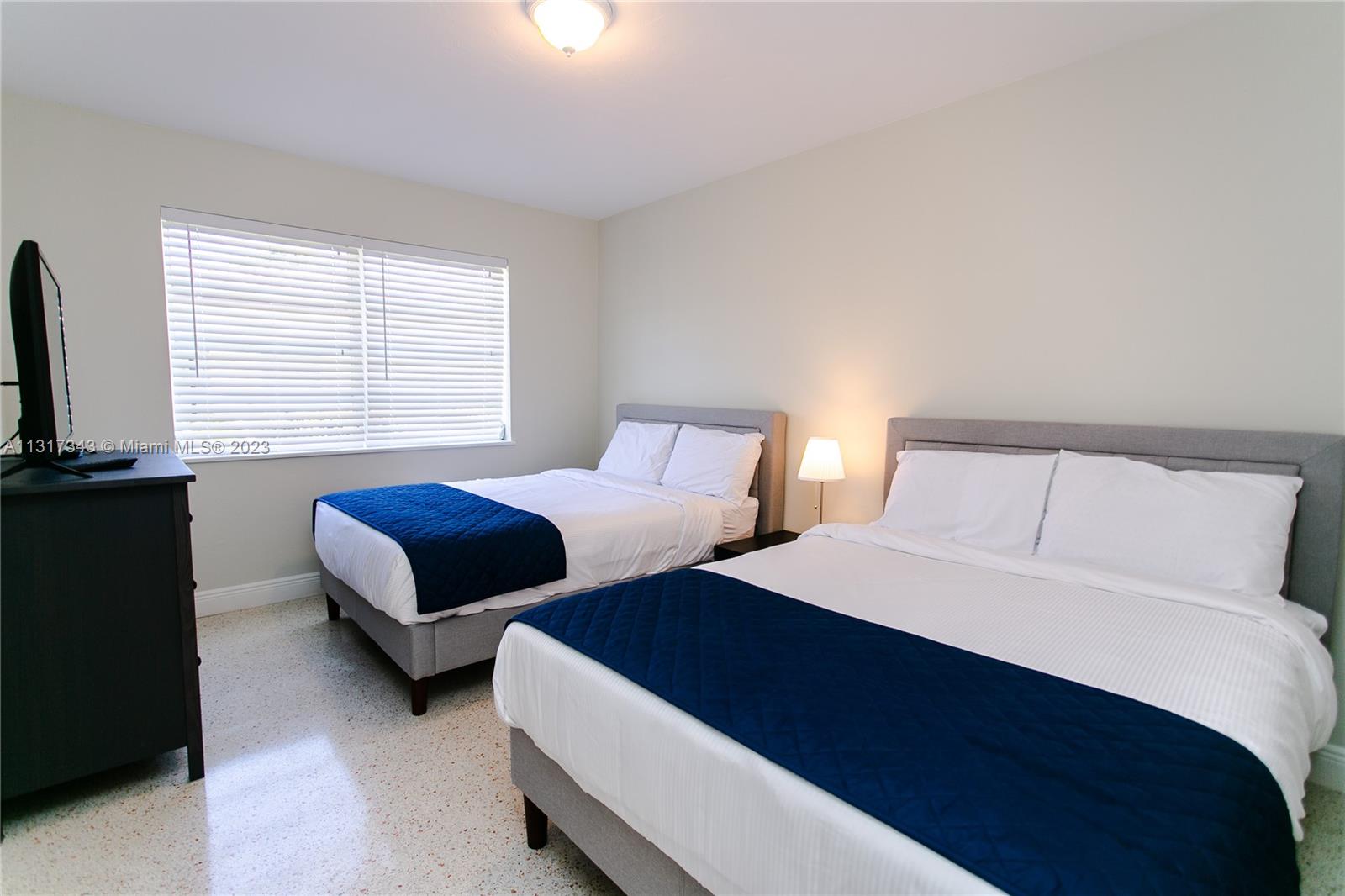 HOLLYWOOD LAKES SECTION - Residential Lease