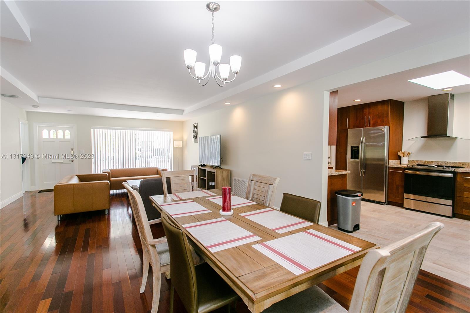 HOLLYWOOD LAKES SECTION - Residential Lease