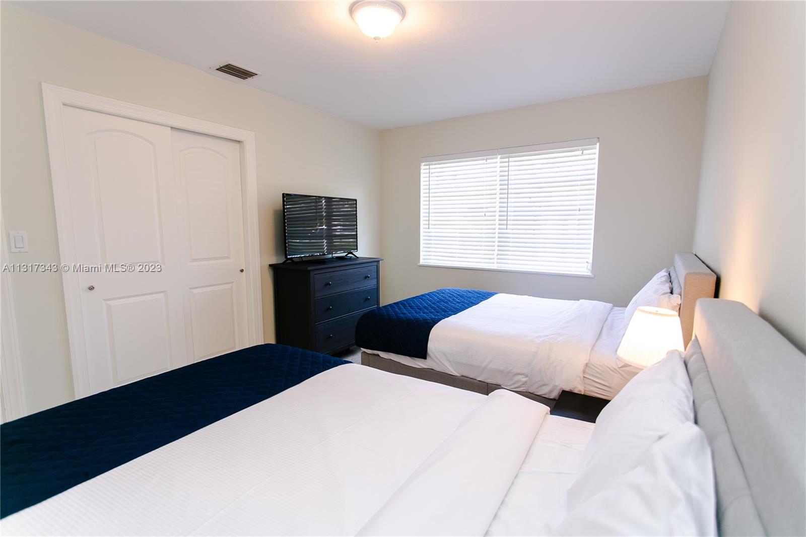 HOLLYWOOD LAKES SECTION - Residential Lease