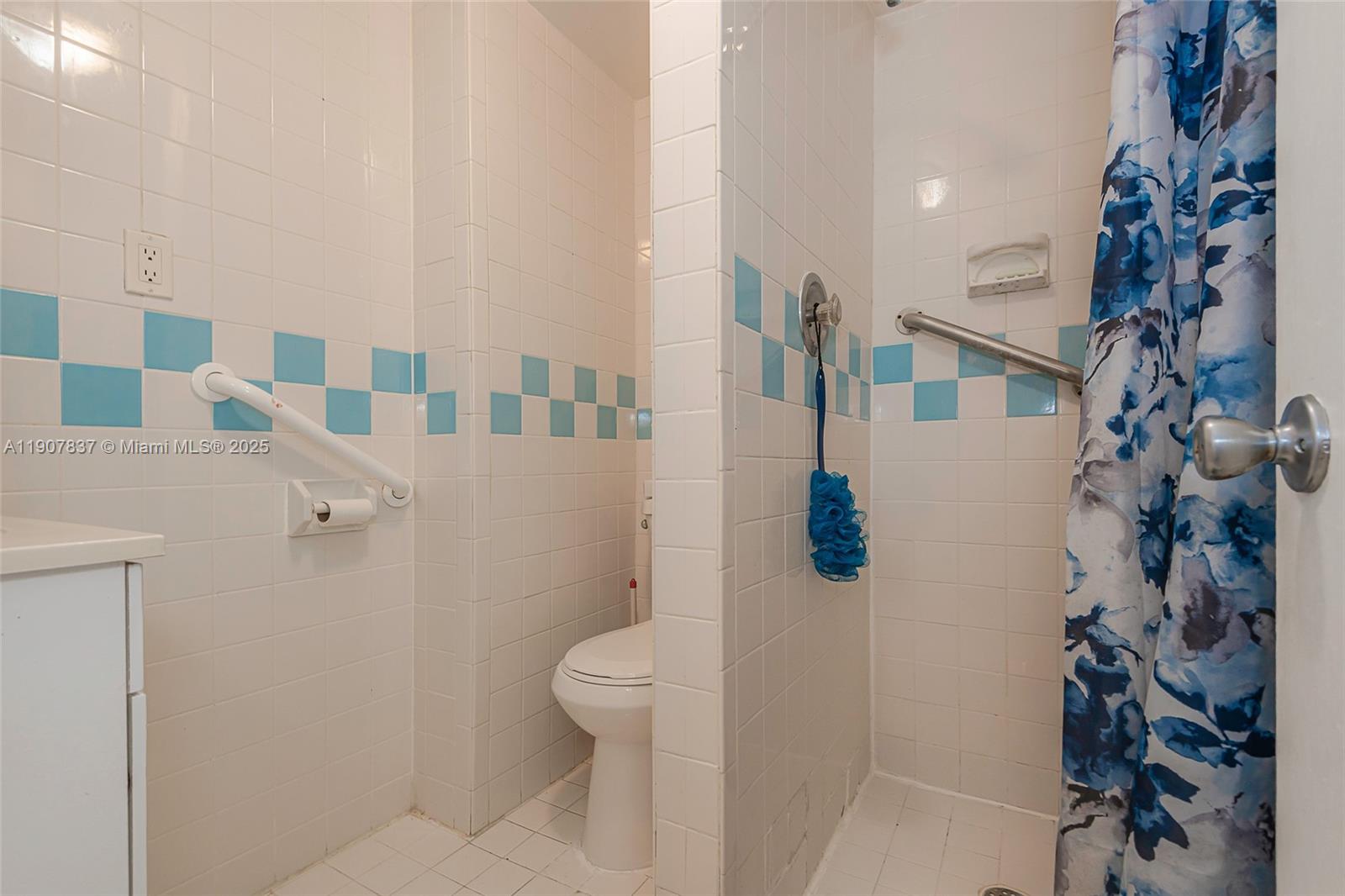 FOURTH MOORINGS CONDO - Residential