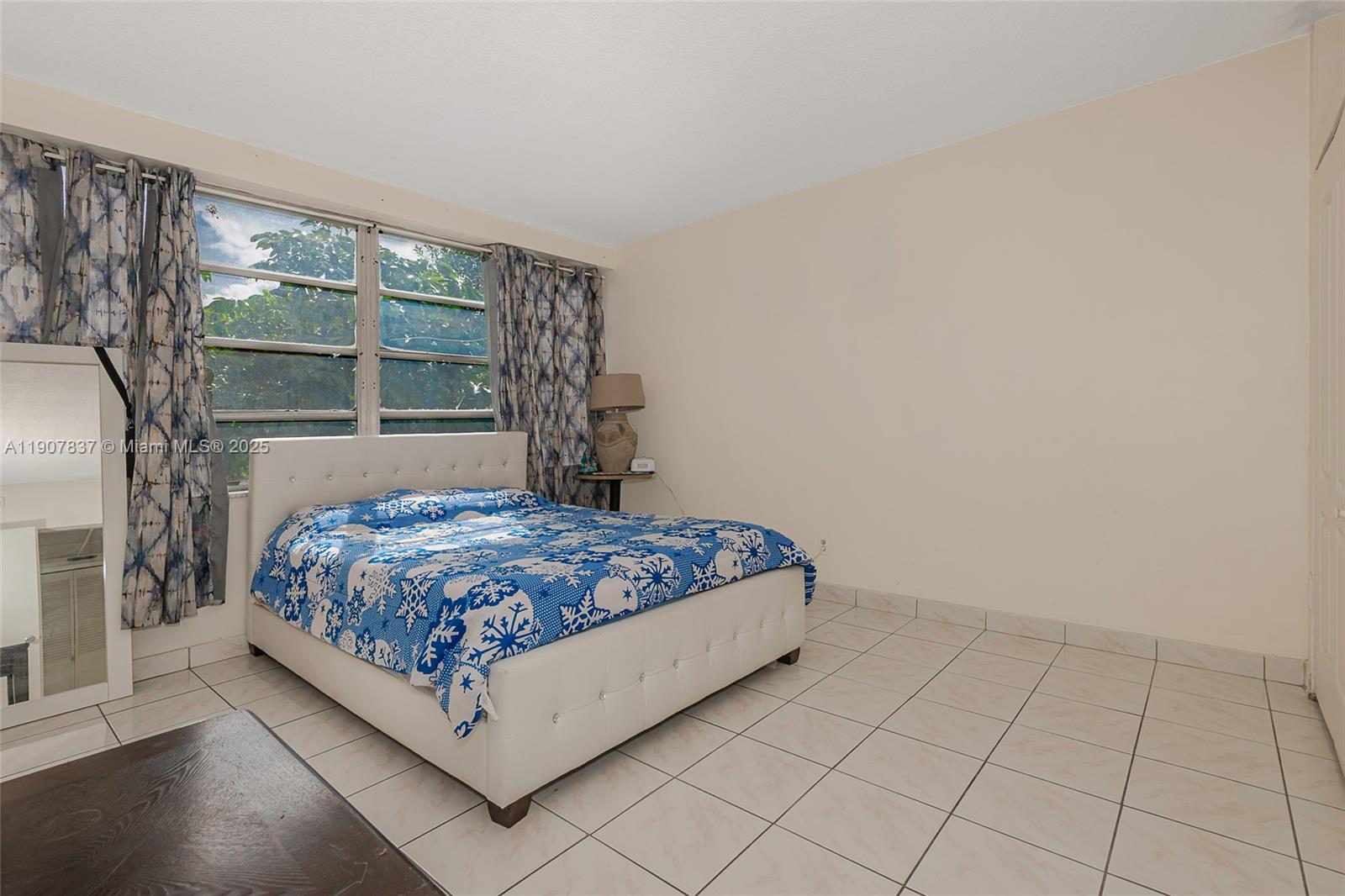 FOURTH MOORINGS CONDO - Residential