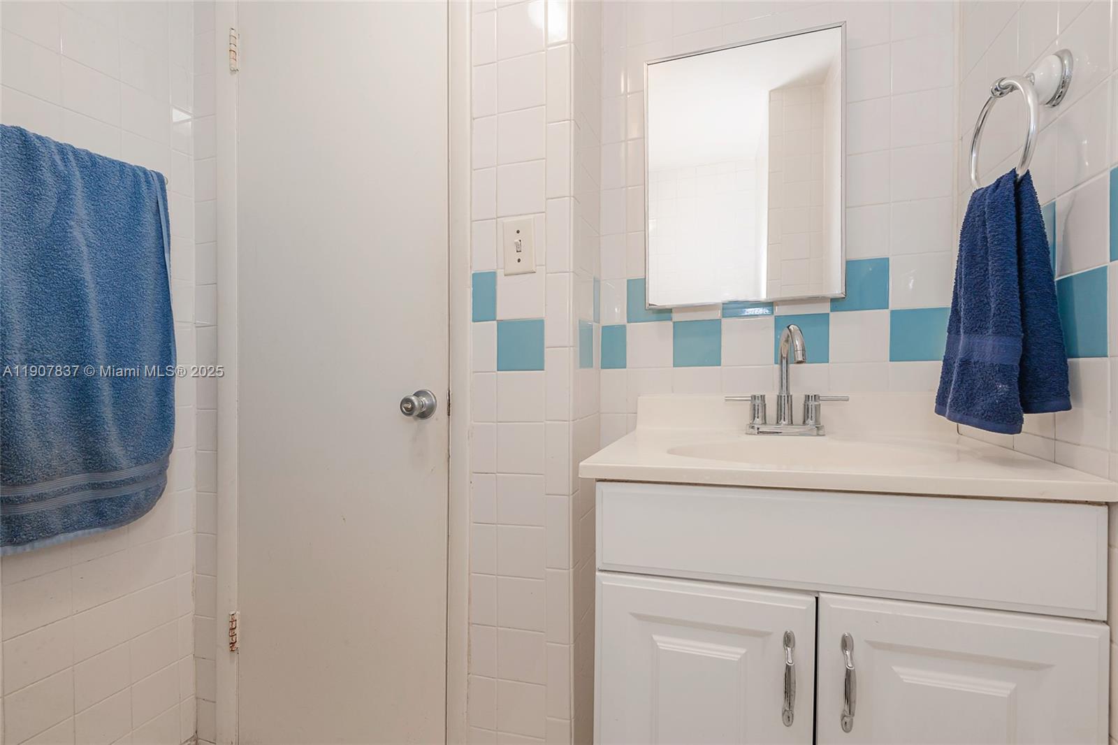 FOURTH MOORINGS CONDO - Residential