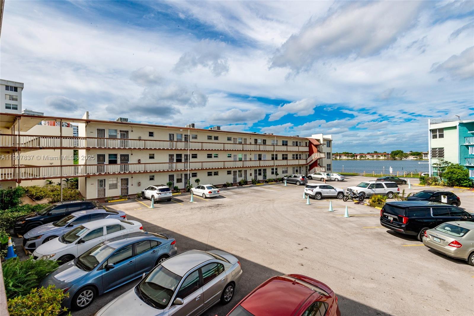 FOURTH MOORINGS CONDO - Residential