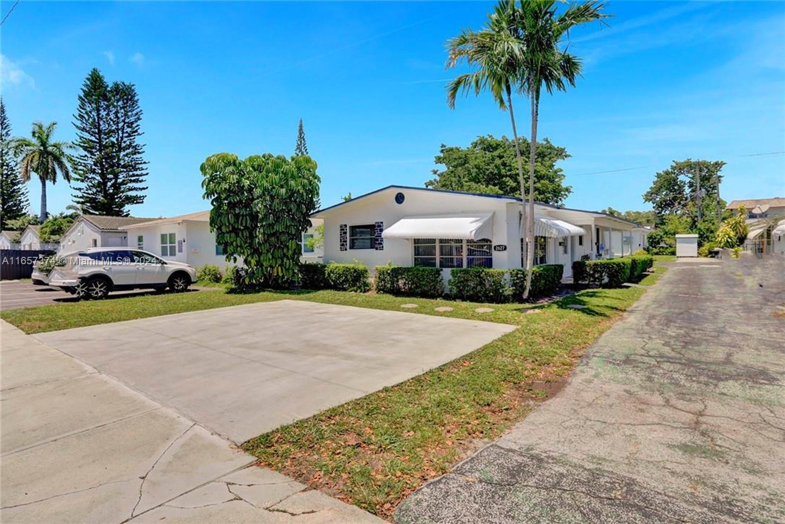 HOLLYWOOD LITTLE RANCHES - Residential Income