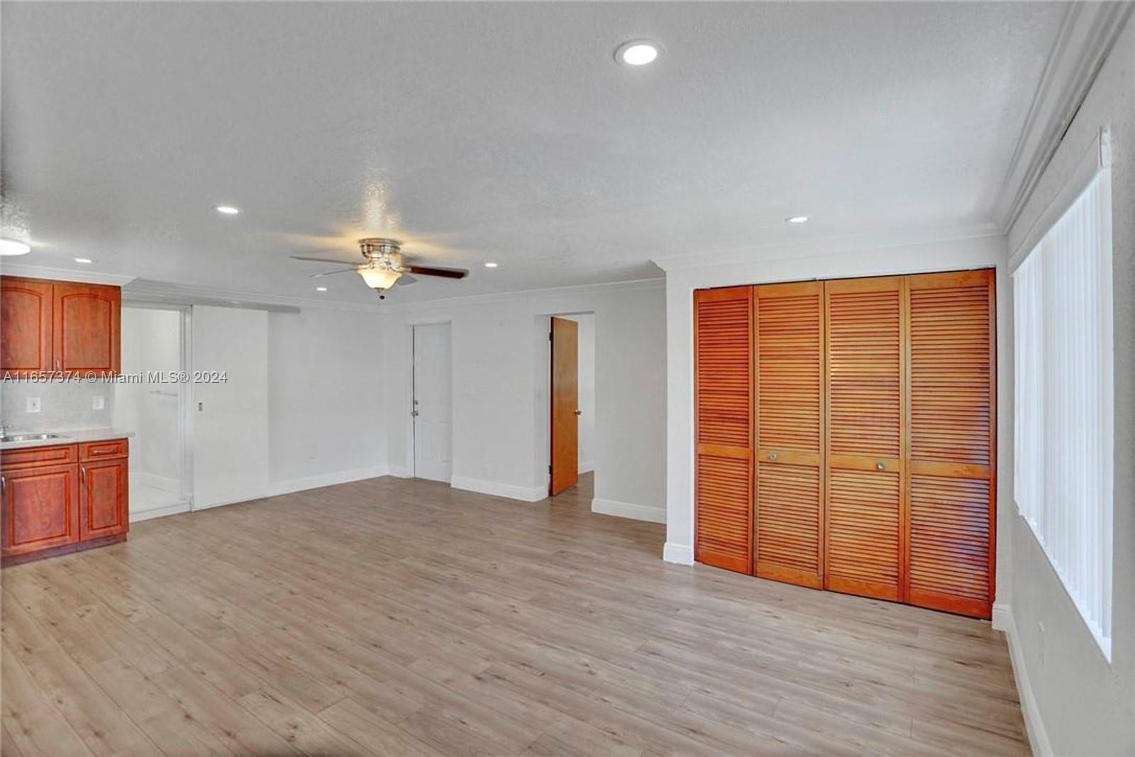 HOLLYWOOD LITTLE RANCHES - Residential Income