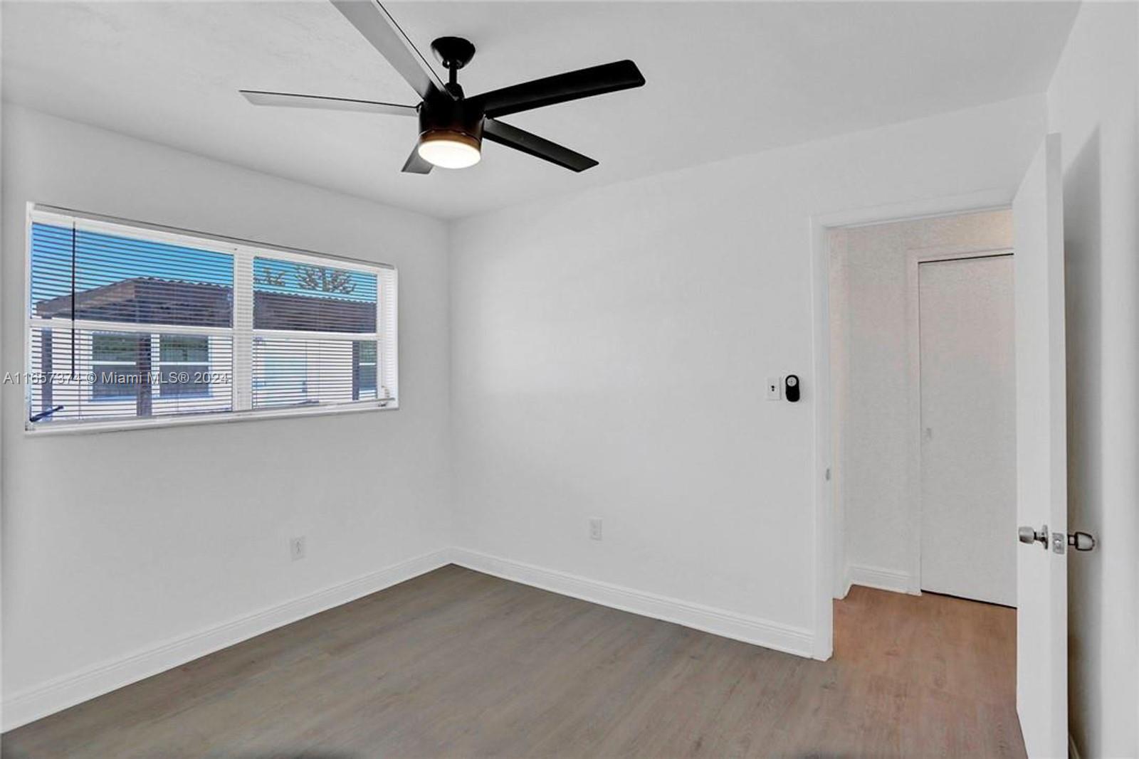 HOLLYWOOD LITTLE RANCHES - Residential Income