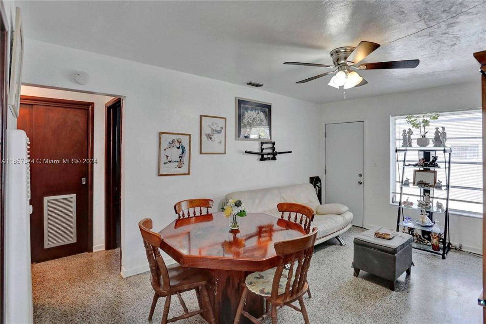 HOLLYWOOD LITTLE RANCHES - Residential Income