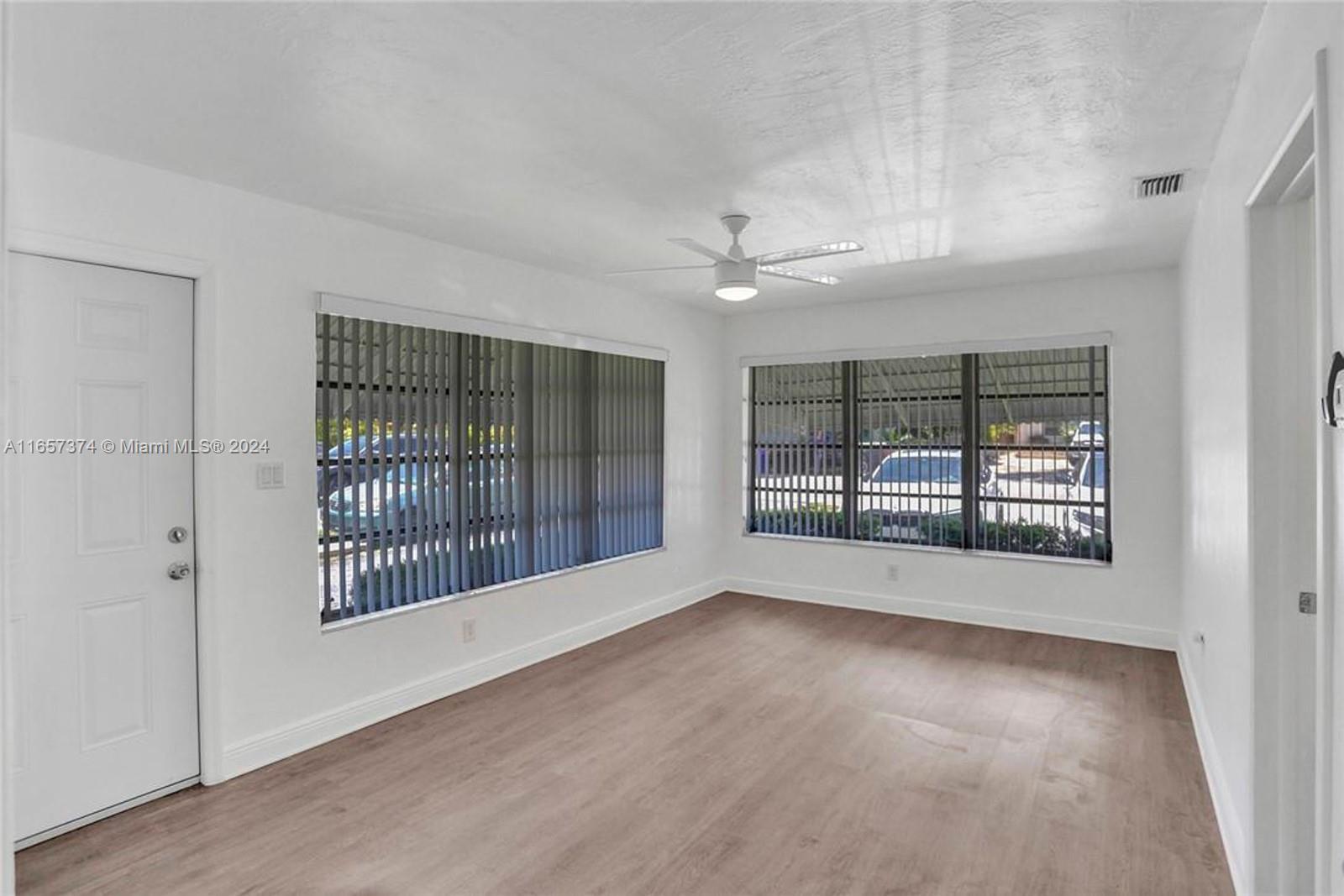 HOLLYWOOD LITTLE RANCHES - Residential Income