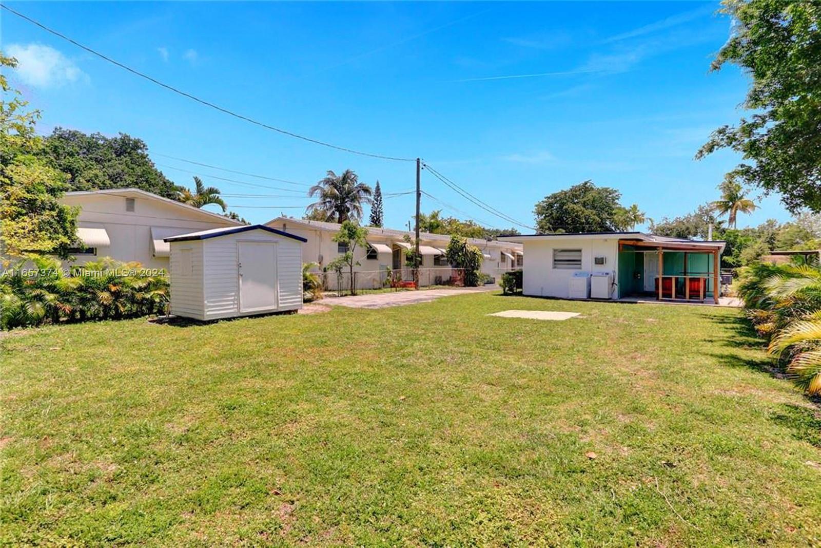 HOLLYWOOD LITTLE RANCHES - Residential Income