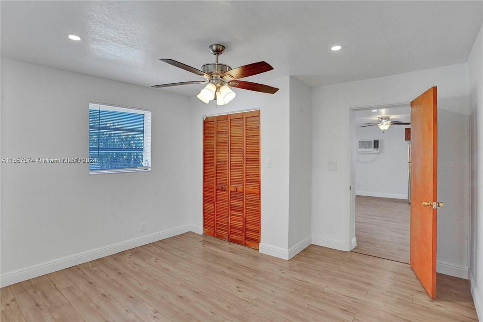 HOLLYWOOD LITTLE RANCHES - Residential Income