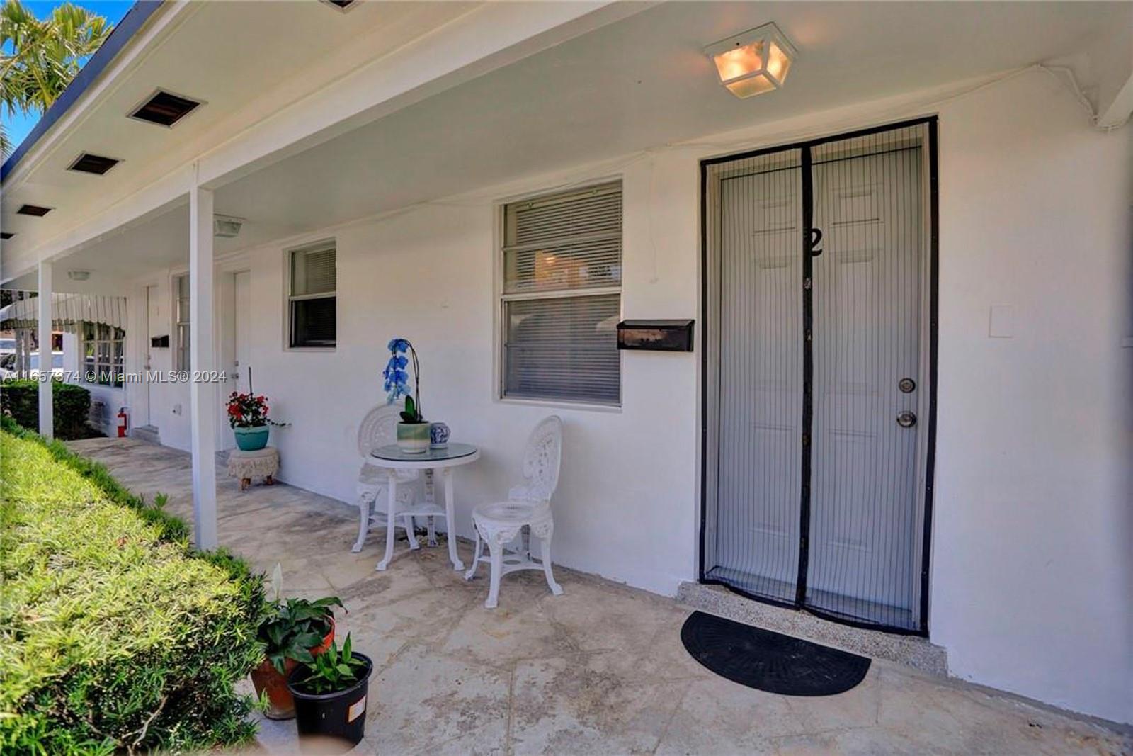 HOLLYWOOD LITTLE RANCHES - Residential Income