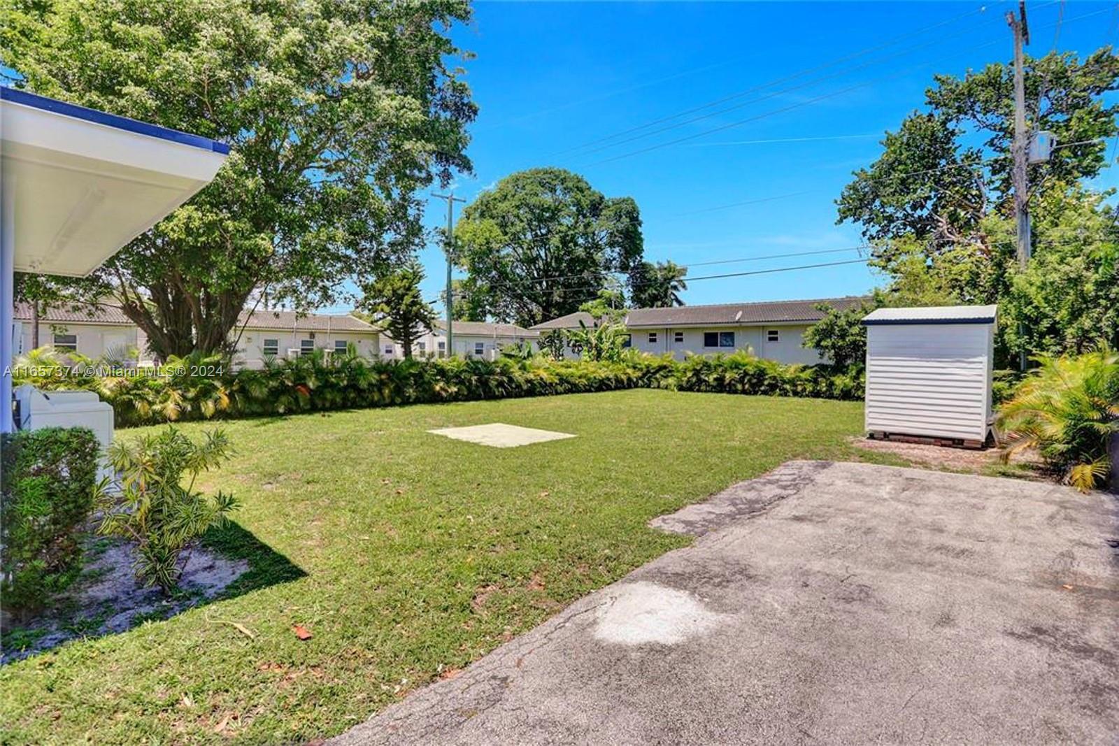 HOLLYWOOD LITTLE RANCHES - Residential Income