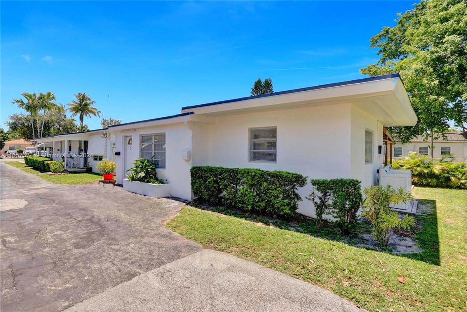 HOLLYWOOD LITTLE RANCHES - Residential Income