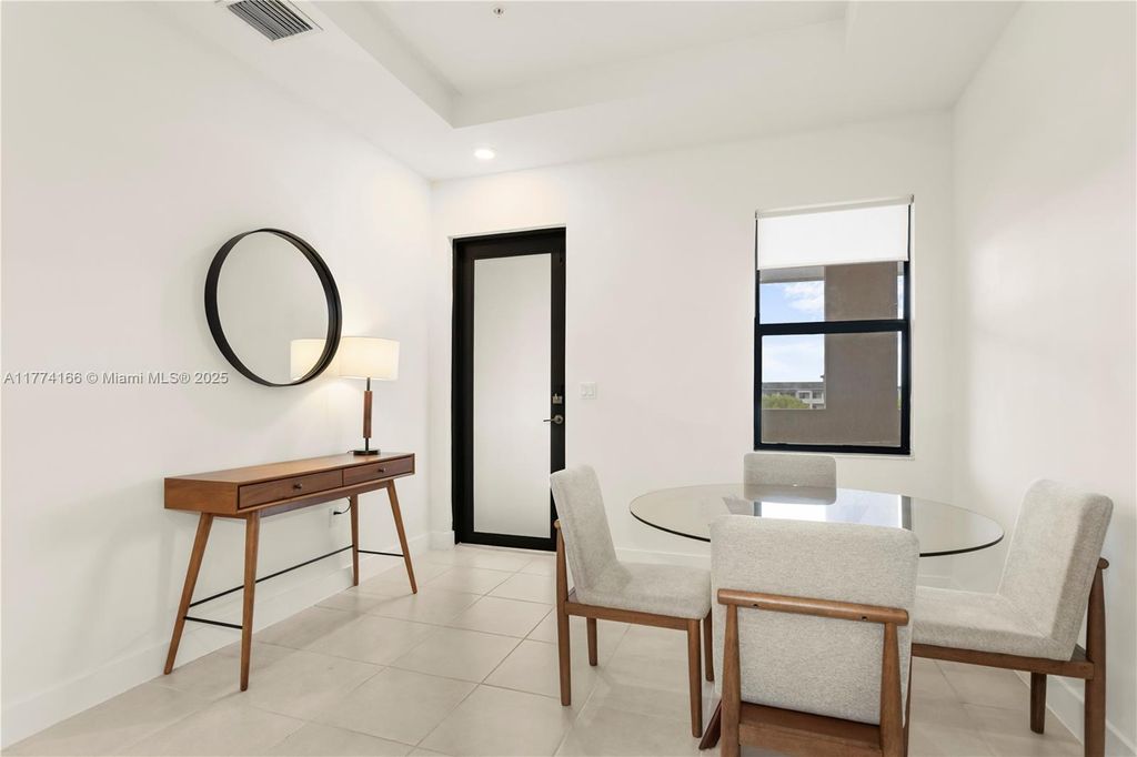 listing image 0