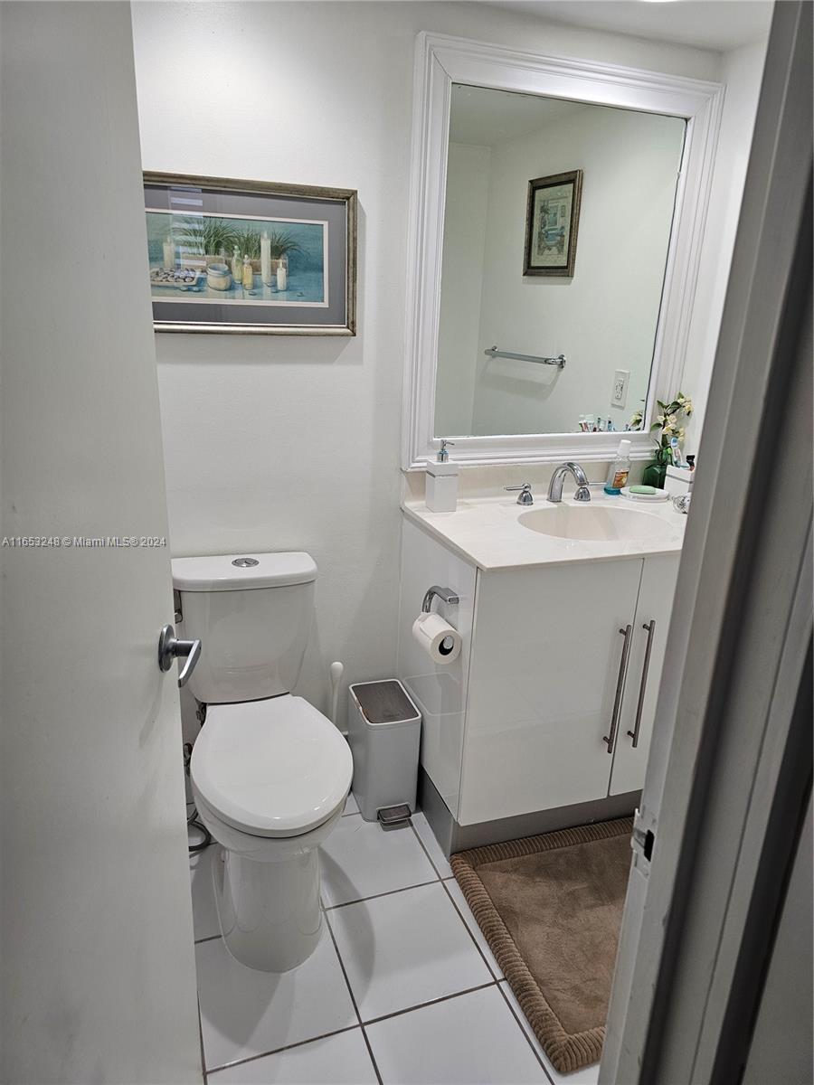 INTRACOASTAL BUILDING-LOW FLOOR FACING EAST-NO WATER VIEWS - LOVELY SWEET RENOVATED CONDO WITH ALL THE AMENITIES. SPACIOUS 1 BEDROOM,1.5 BATH. CONDO OVER 1000 SQUARE FEET WITH EXTRA KITCHEN PANTRY SPACE, 24 HRS SECURITY & VALET PARKING SERVICE***