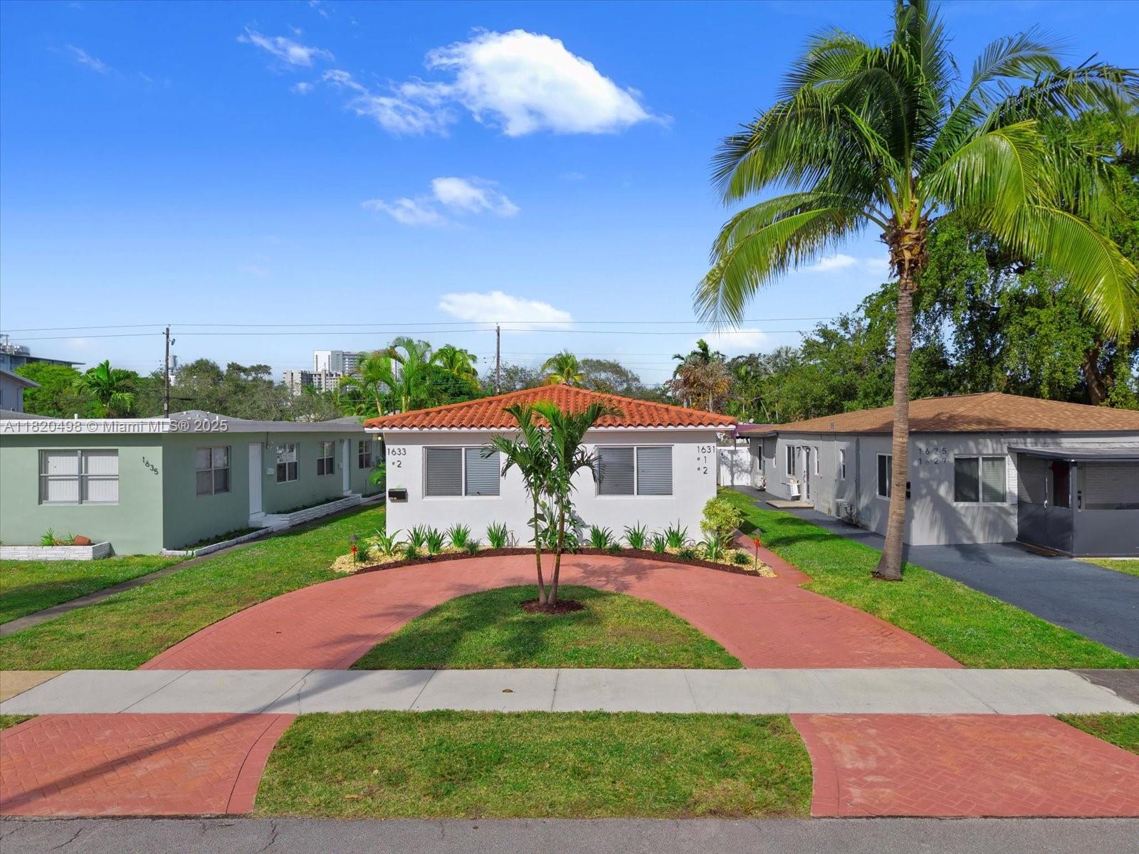 1633 Dewey St 1, Hollywood, Broward County, Florida - 2 Bedrooms  
1 Bathrooms - 