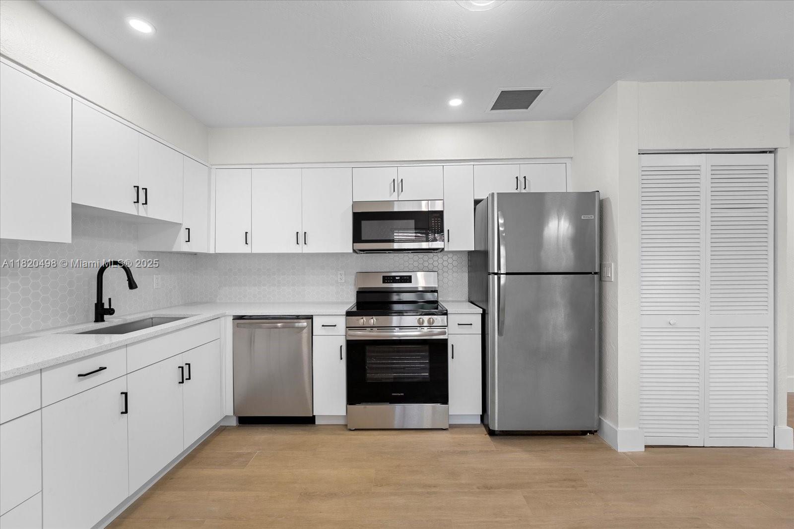 1633 Dewey St 1