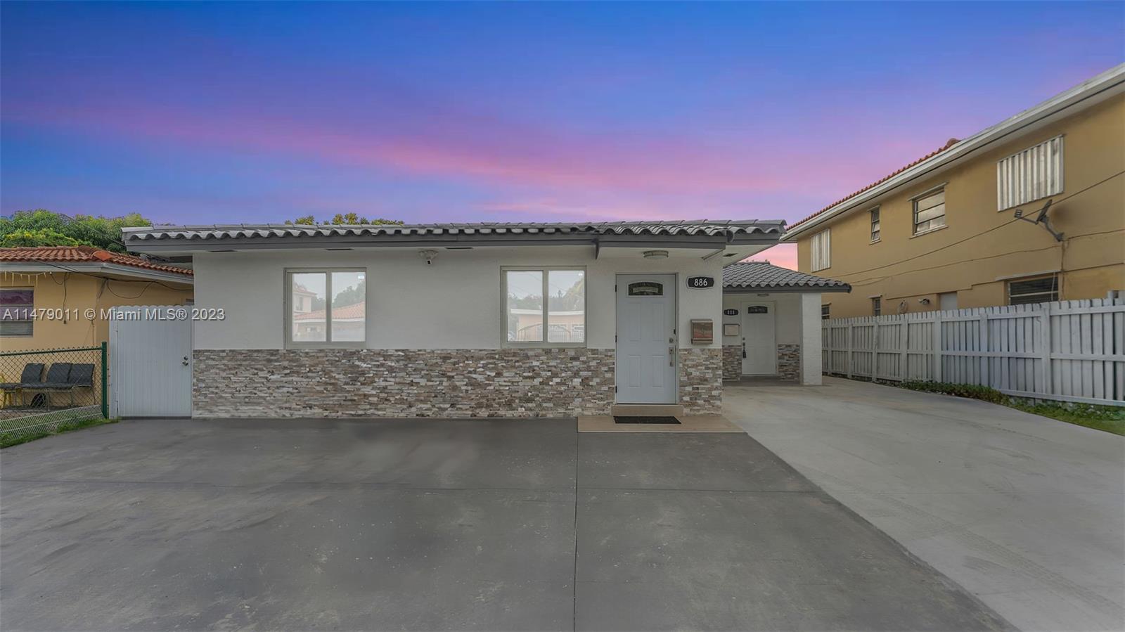 Fully Renovated Multifamily. The property and the Units are fully renovated and beautifully improved. This is the perfect property for an investor seeking a steady stream of income.
Great opportunity for Investors. Duplex is used as Fourplex. List of updates and rental information upon request.