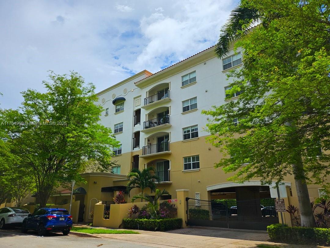 VILLA ZAMORA CONDO - Residential