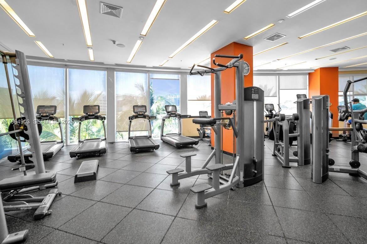 TRUMP INTERNATIONAL SONES - Residential