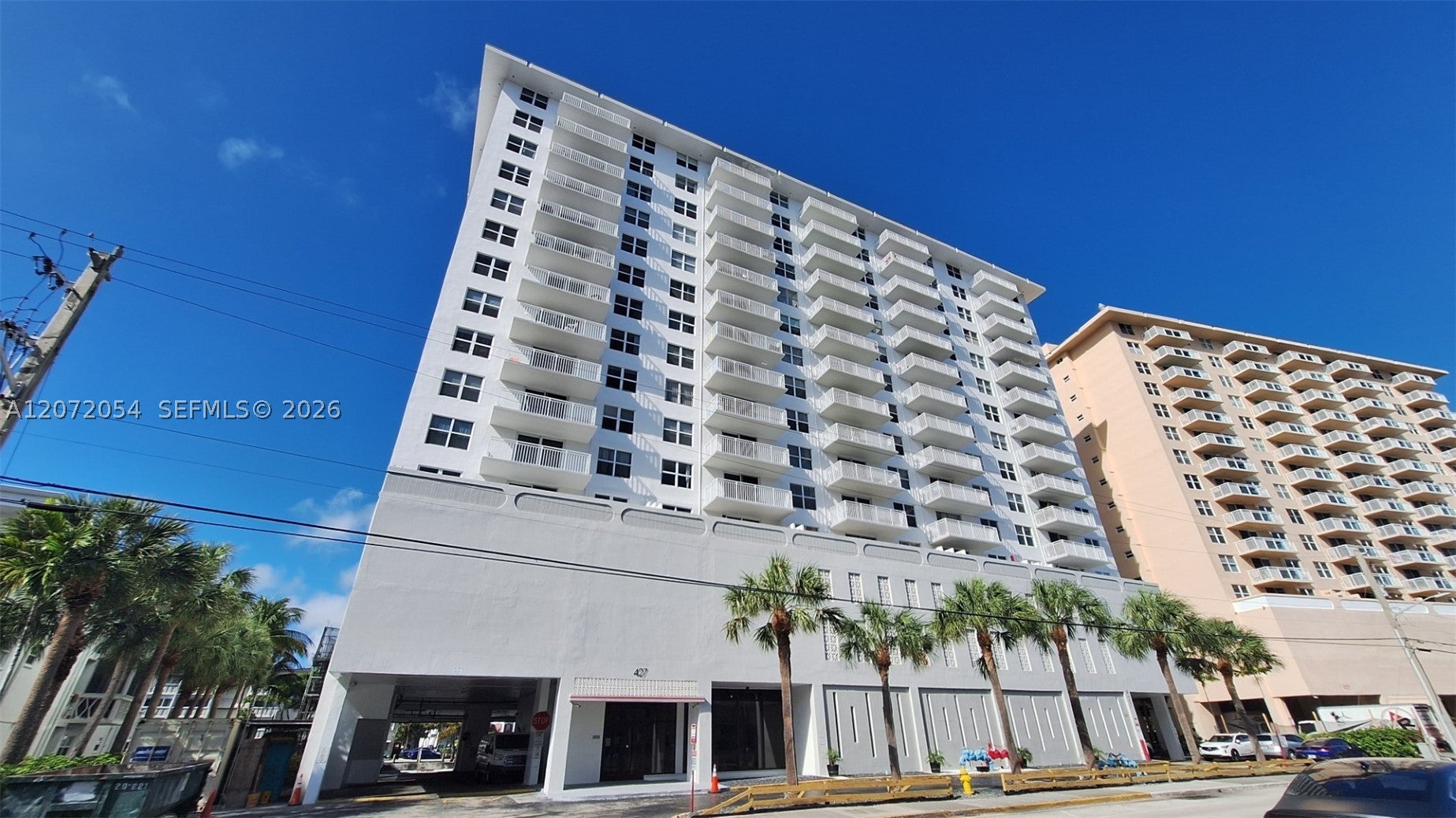 427 Golden Isles Dr 5H, Hallandale Beach FL 33009