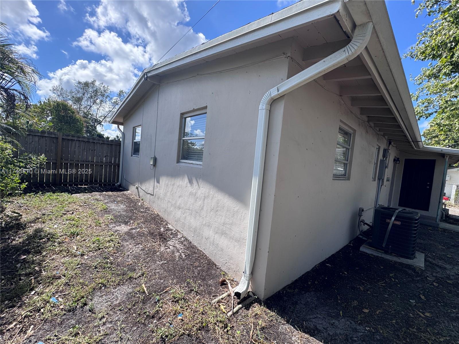 1613 NW 15th Pl, Fort Lauderdale, FL, 33311/$344,900 3 1613 NW 15th Pl