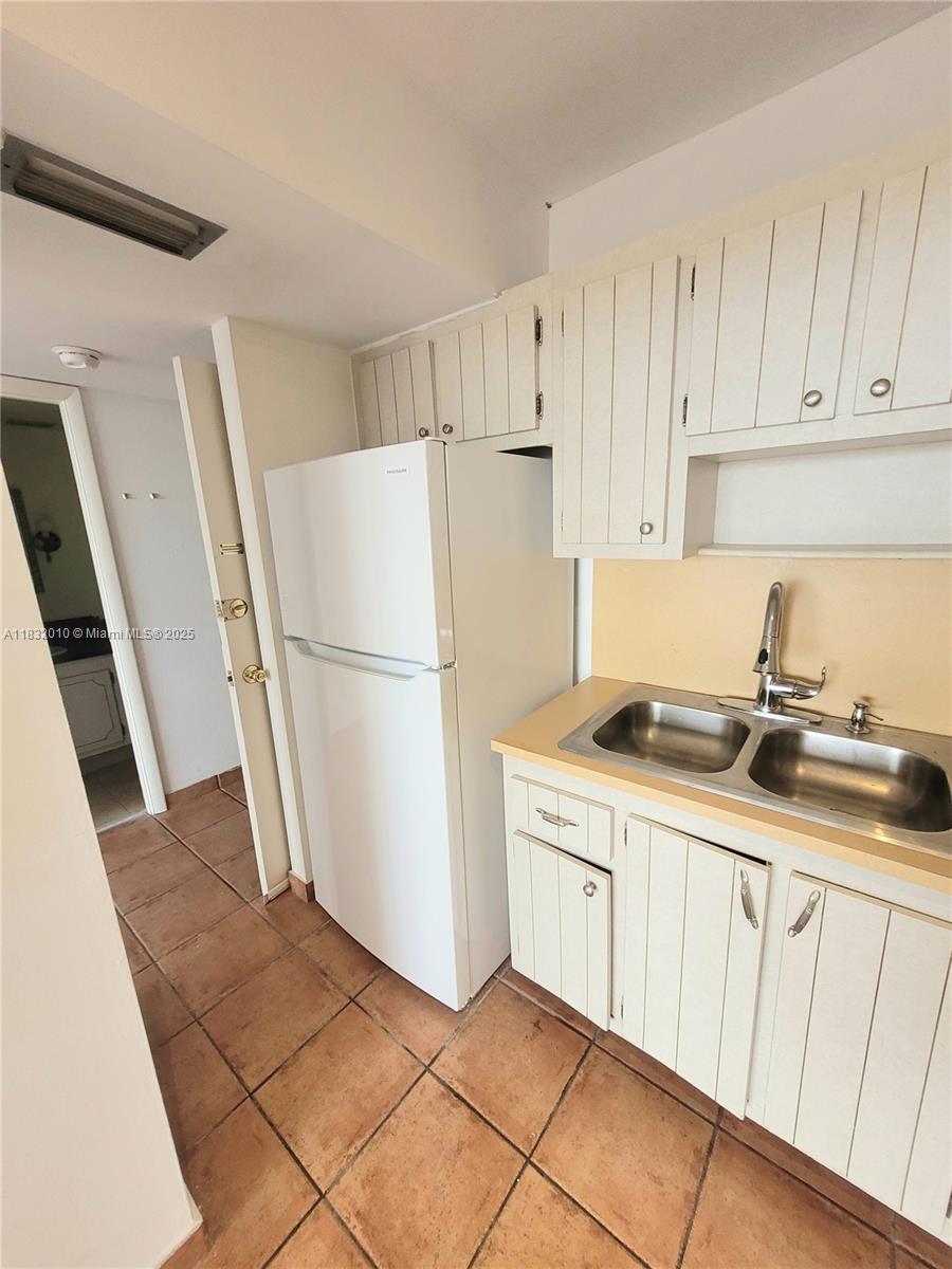 CRESTVIEW TOWERS CONDO - Residential Lease