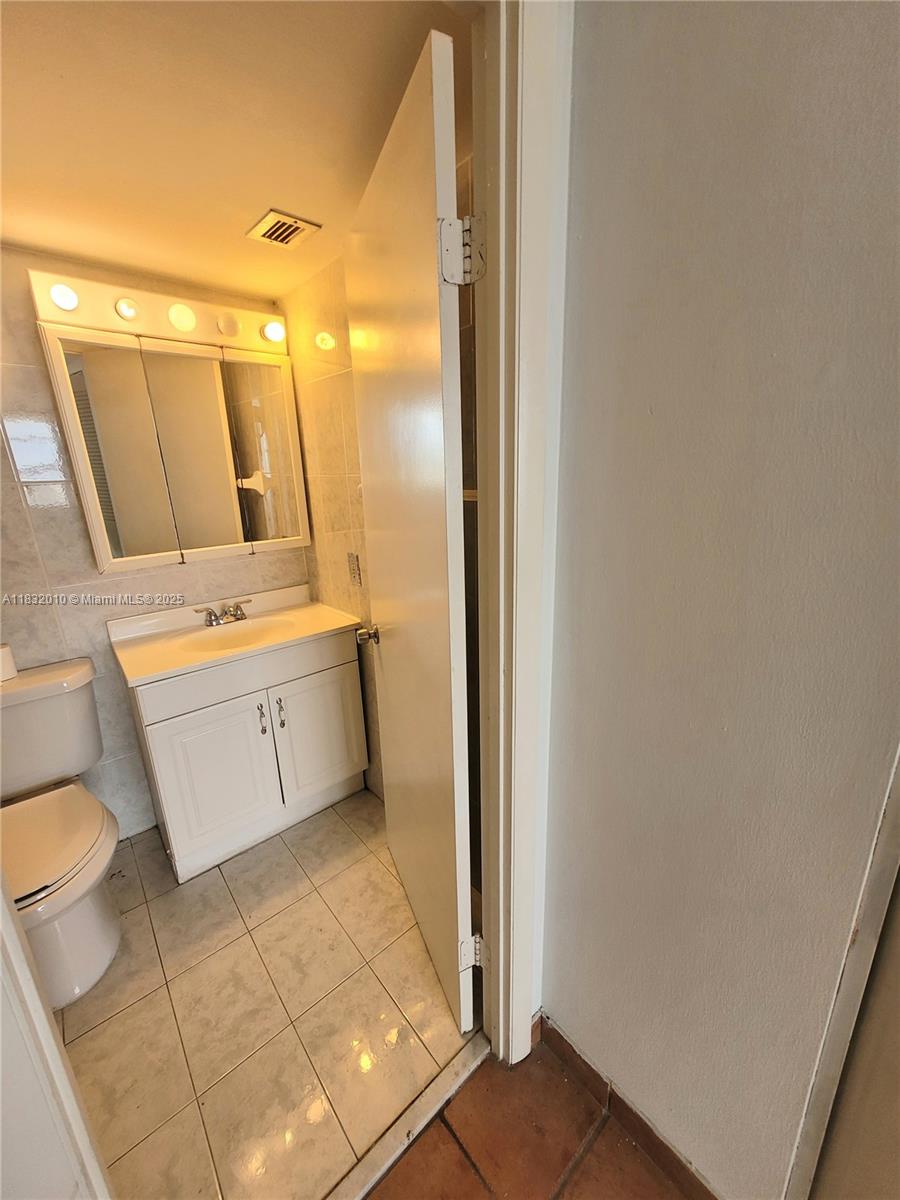 CRESTVIEW TOWERS CONDO - Residential Lease