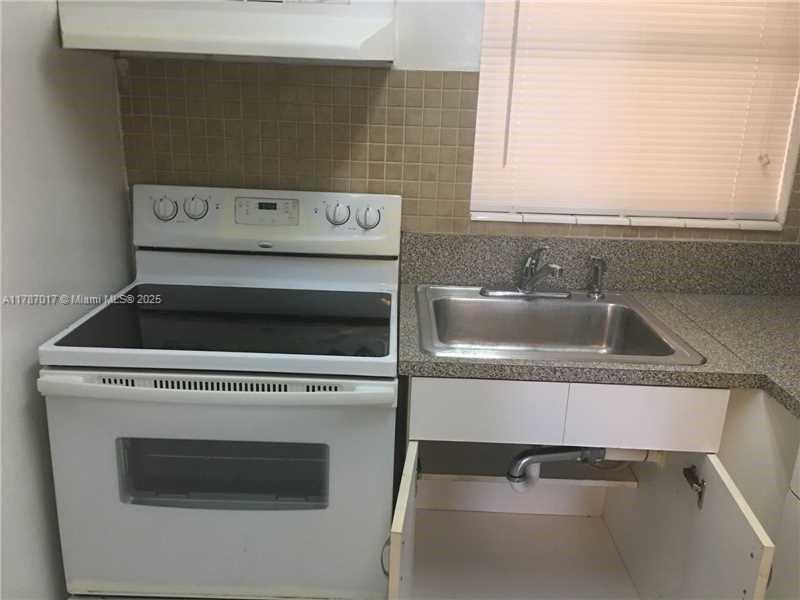 2008 Jackson St D3