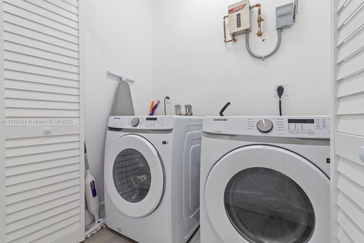 ORANGE HEIGHTS - Residential Lease