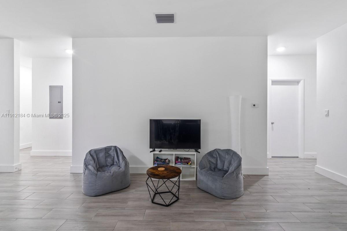 ORANGE HEIGHTS - Residential Lease