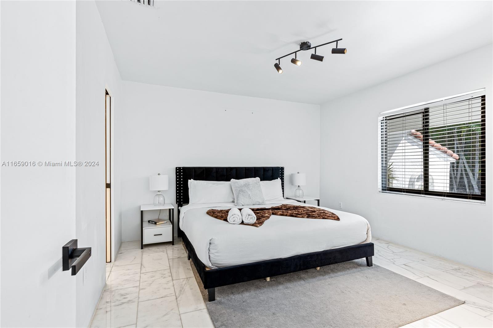 COUNTRY CLUB ADDN - Residential