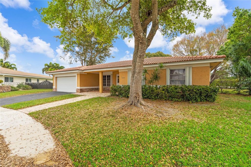 Photo of 16623 Waters Edge Dr, Weston, FL 33326 (MLS # A11983133)