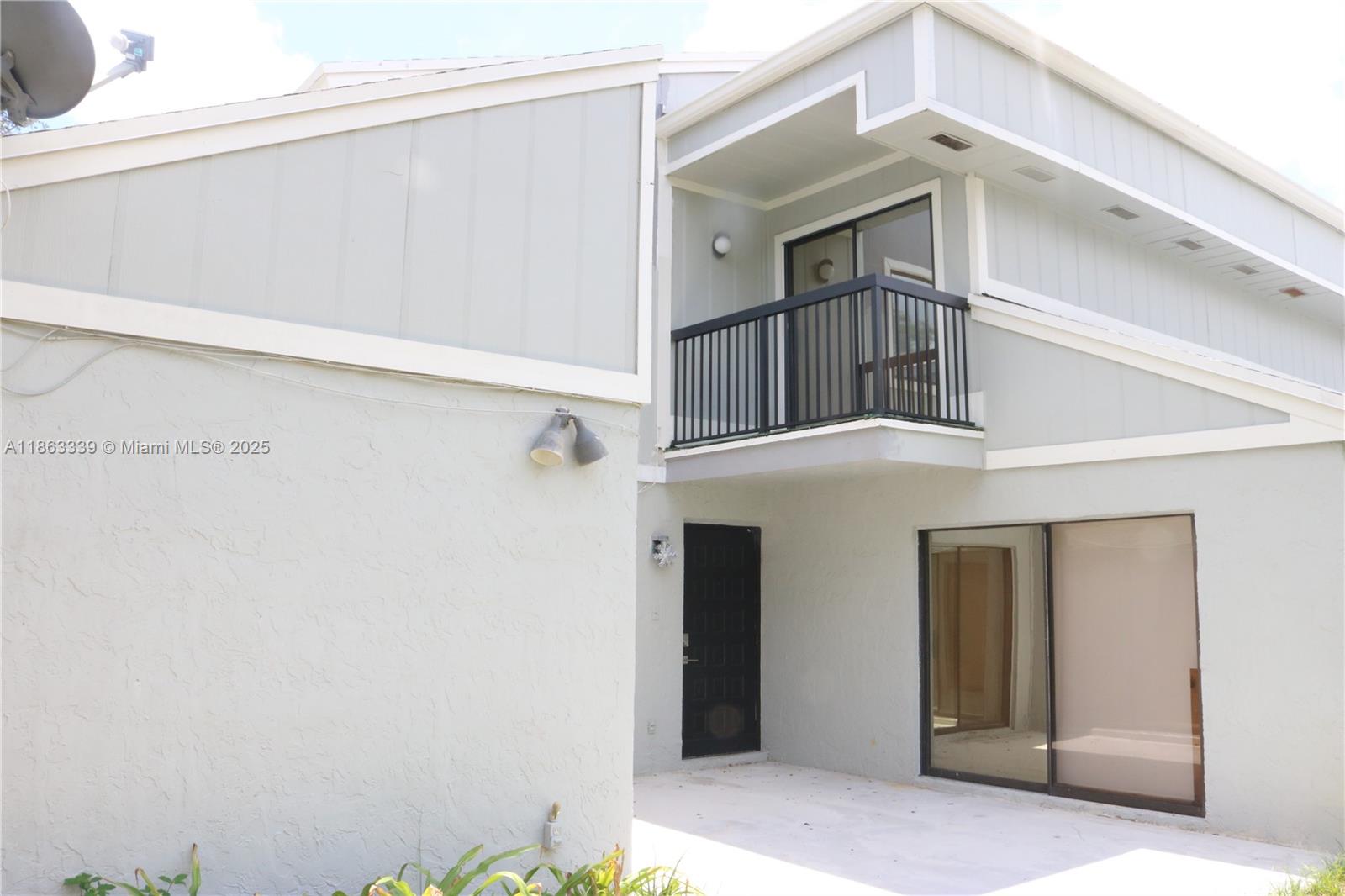 Welcome to Lago West Cluster in Plantation! This spacious 3 bedroom, 2 bathroom townhome offers a master suite on the first floor with walk-in closet and private bath. The open layout features high ceilings and plenty of natural light, plus a modern kitchen with new stainless steel appliances and a new washer and dryer. Upstairs, enjoy an additional bedroom with private balcony. Two assigned parking spots and guest parking add convenience. The community offers a pool with stunning water and golf course views, tennis courts, and a barbecue area—perfect for relaxing or entertaining. Ideally located near Sawgrass Mills Mall and the Florida Panthers’ stadium, with quick move-in.