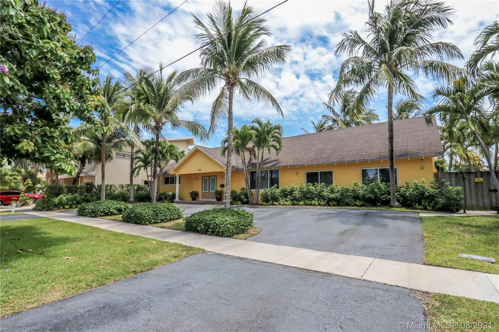 HOLLYWOOD GOLF ESTATES SE - Residential