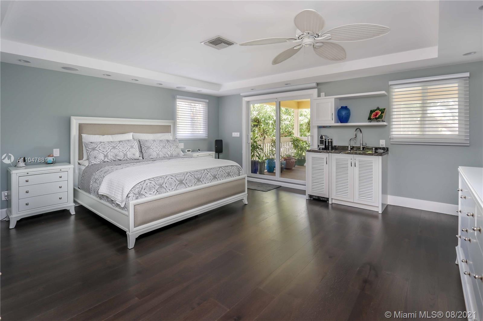 HOLLYWOOD GOLF ESTATES SE - Residential