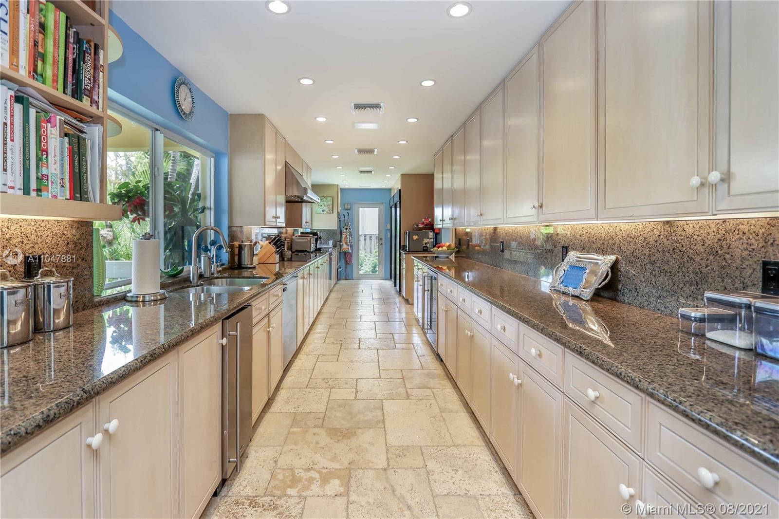 HOLLYWOOD GOLF ESTATES SE - Residential