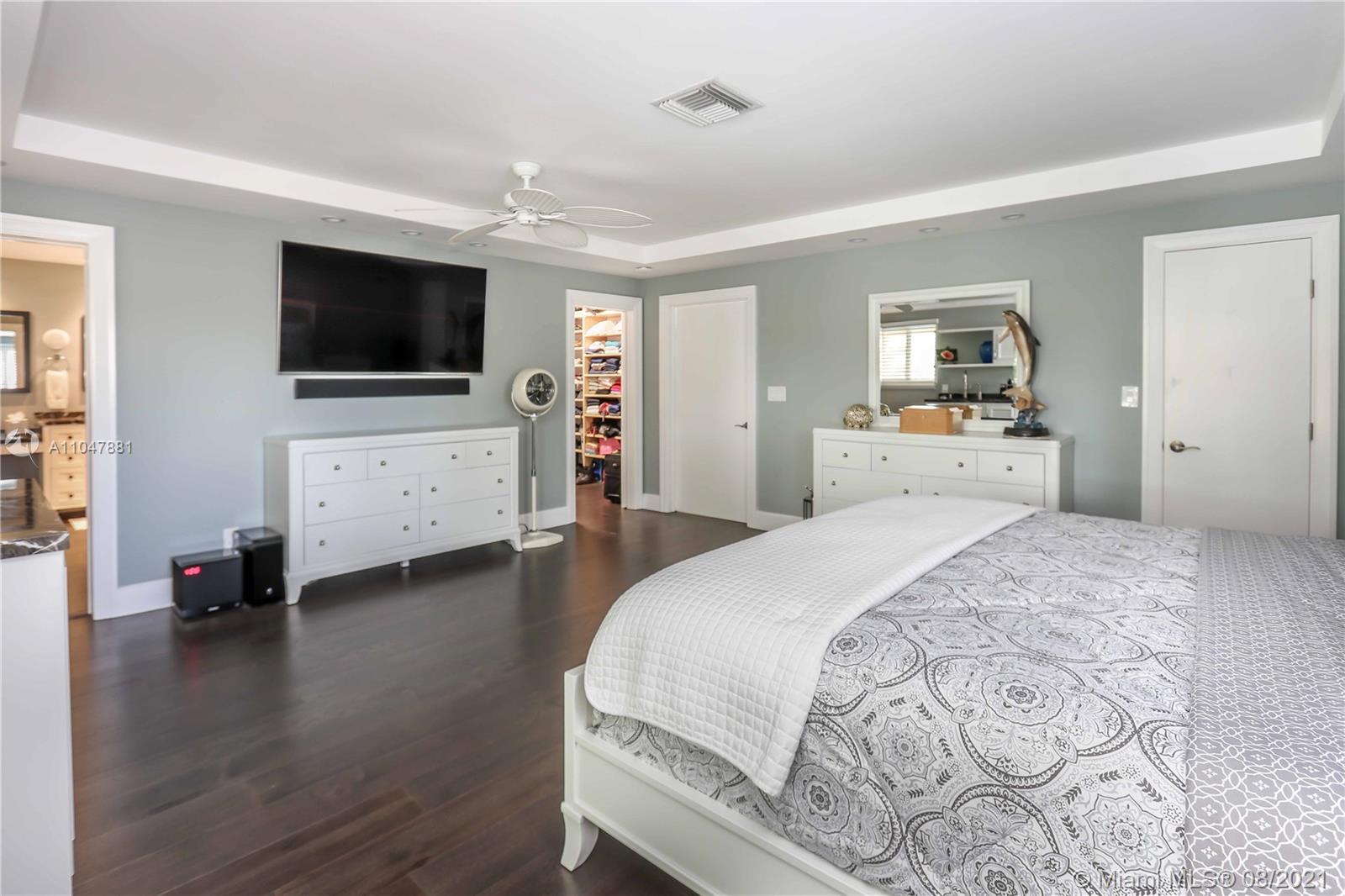 HOLLYWOOD GOLF ESTATES SE - Residential