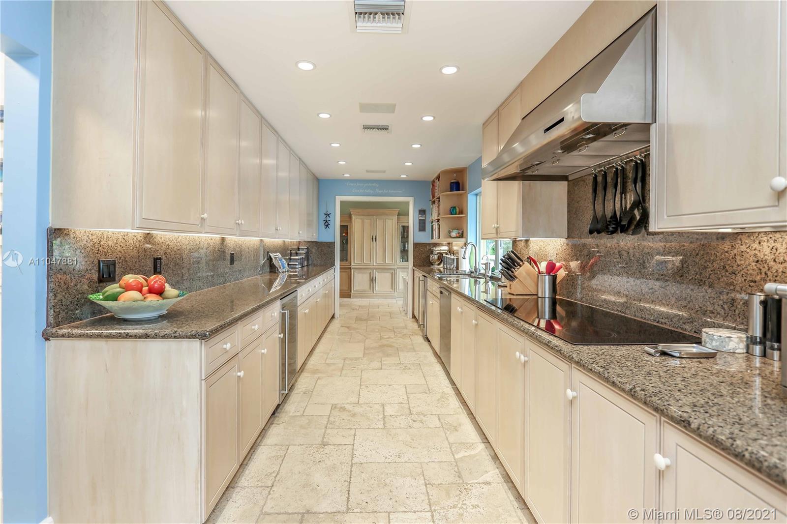 HOLLYWOOD GOLF ESTATES SE - Residential