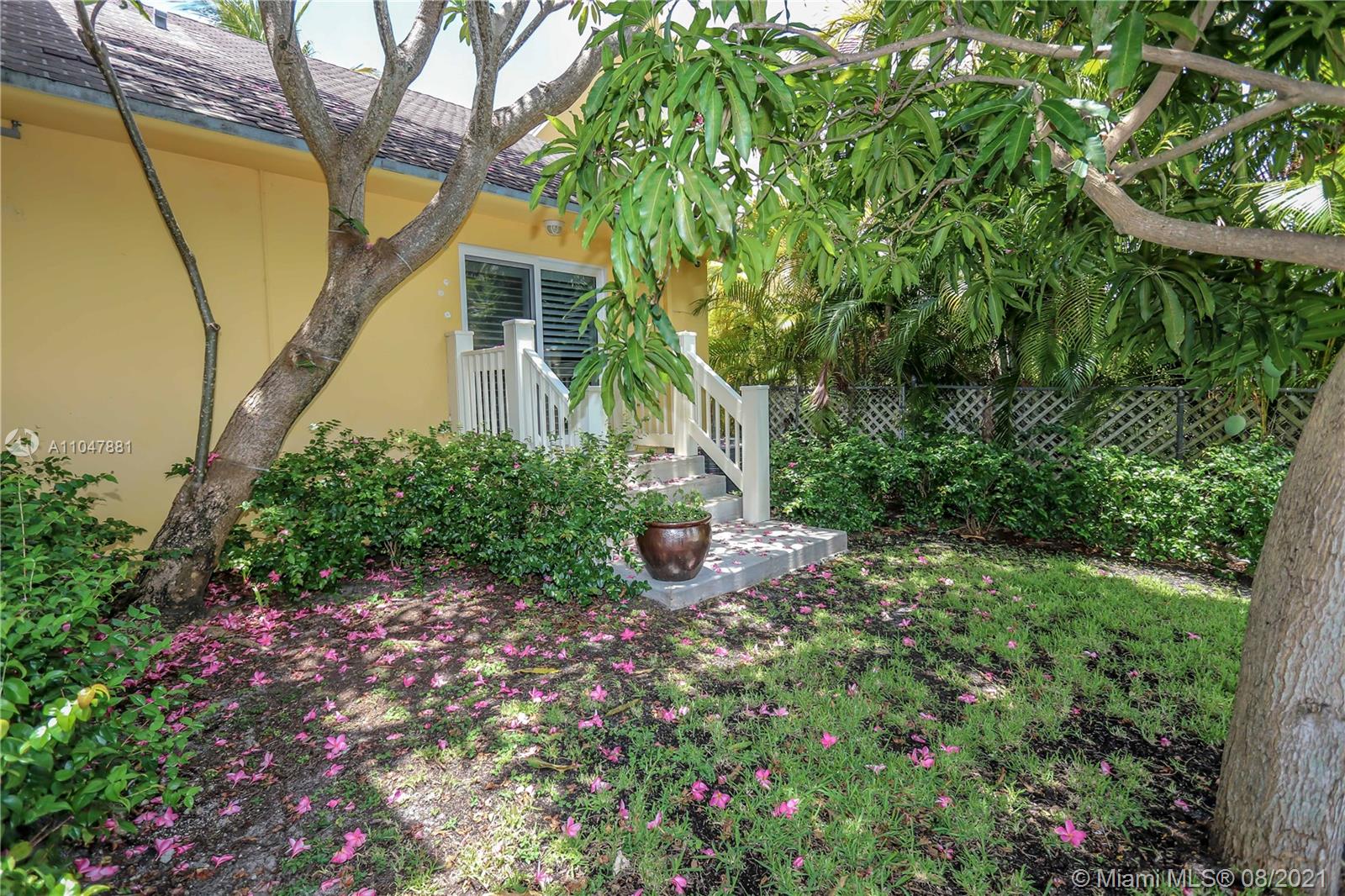 HOLLYWOOD GOLF ESTATES SE - Residential