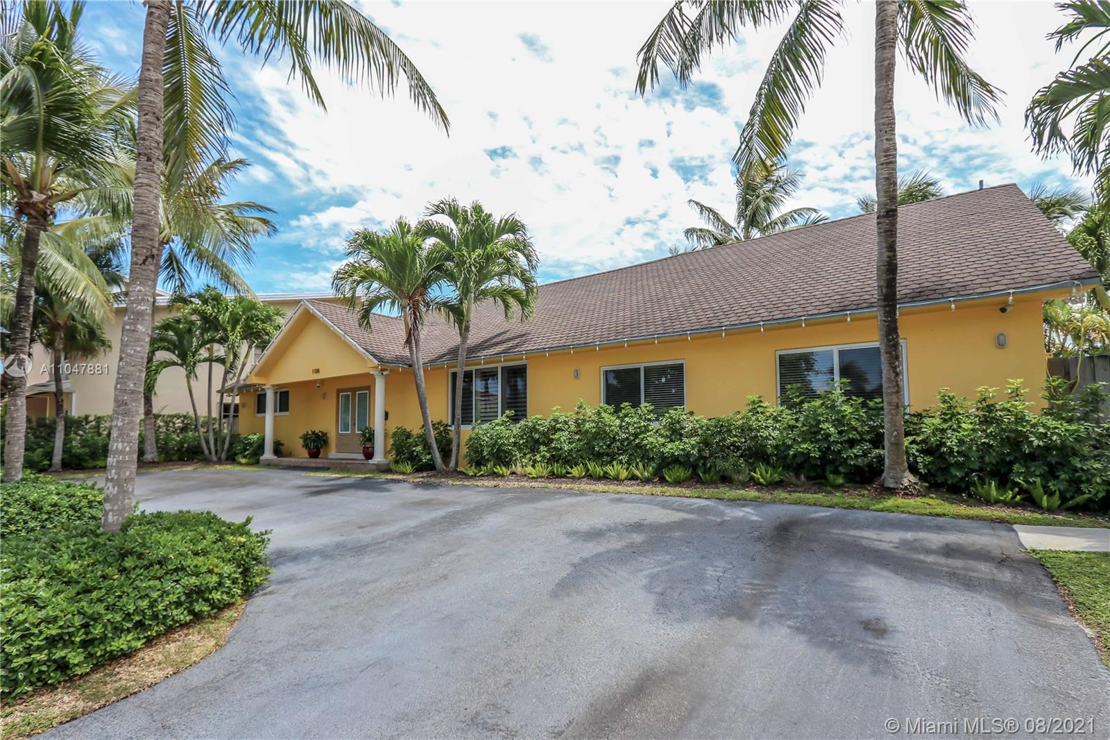 HOLLYWOOD GOLF ESTATES SE - Residential