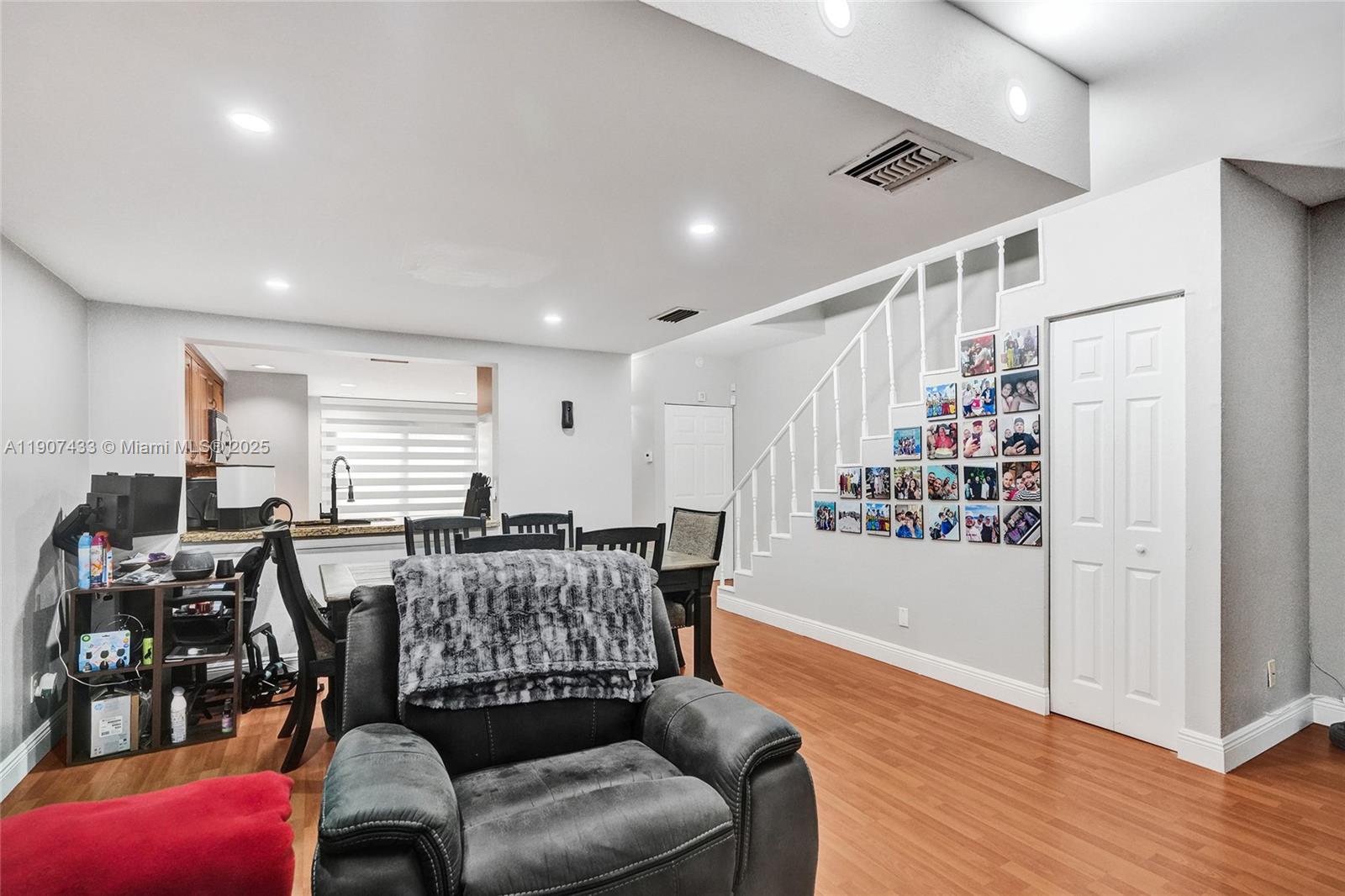 SPRINGTREE LAKES - Residential Lease