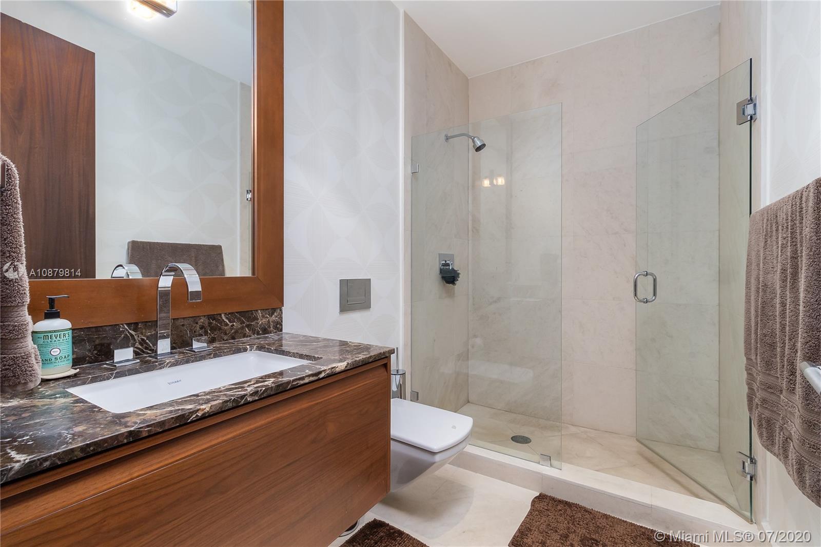 APOGEE CONDO - Residential