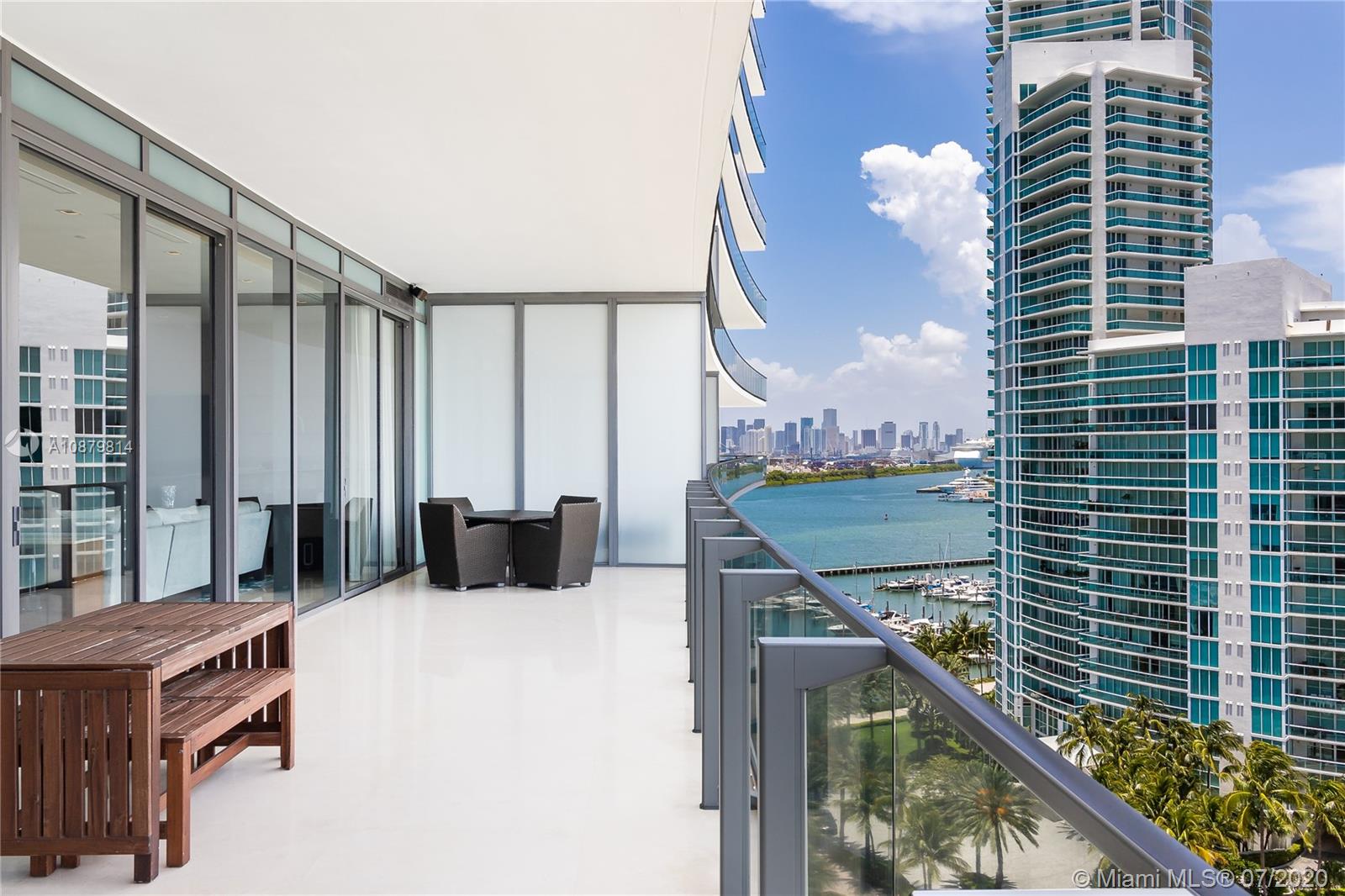 APOGEE CONDO - Residential