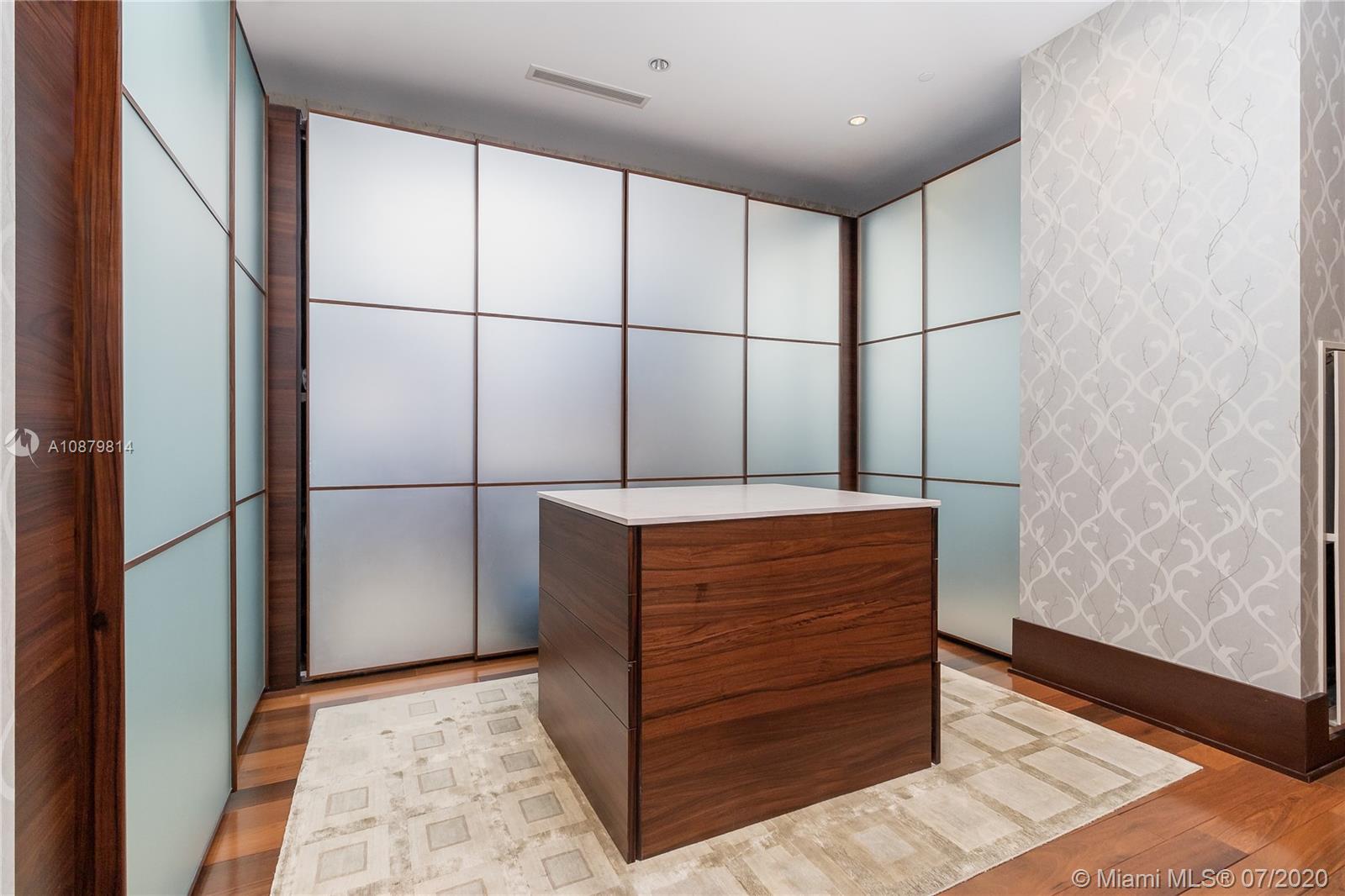 APOGEE CONDO - Residential